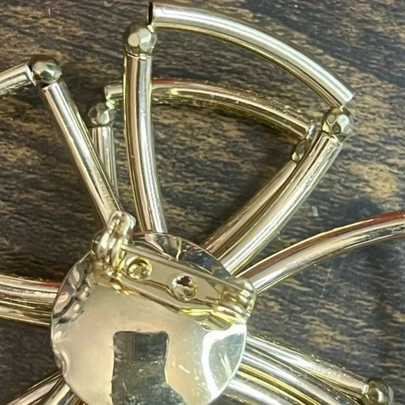 3-D Floral Goldtone Brooch Pin - Picture 4 of 7